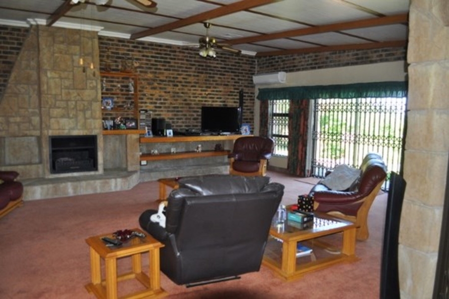 9 Bedroom Property for Sale in Vaaldam SH Free State